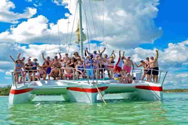 snorkelyng catamaran