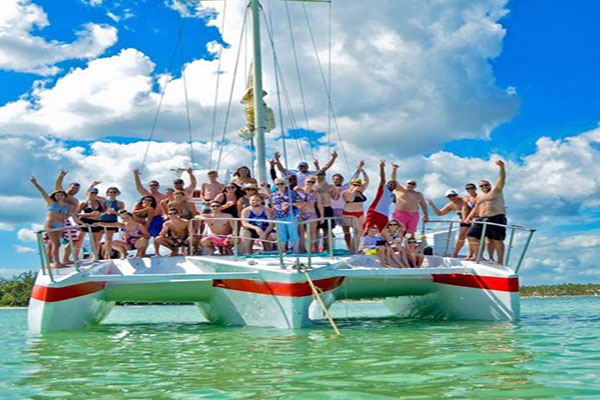 Snorkelyng catamaran