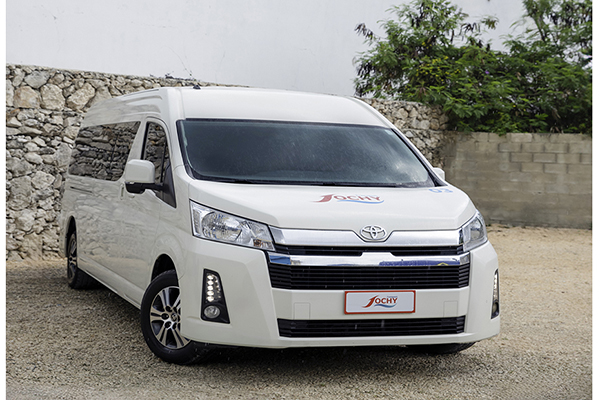 High-roof vehicle used by Amotet Travel