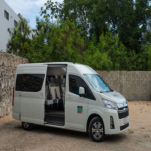 Group transfer vehicle